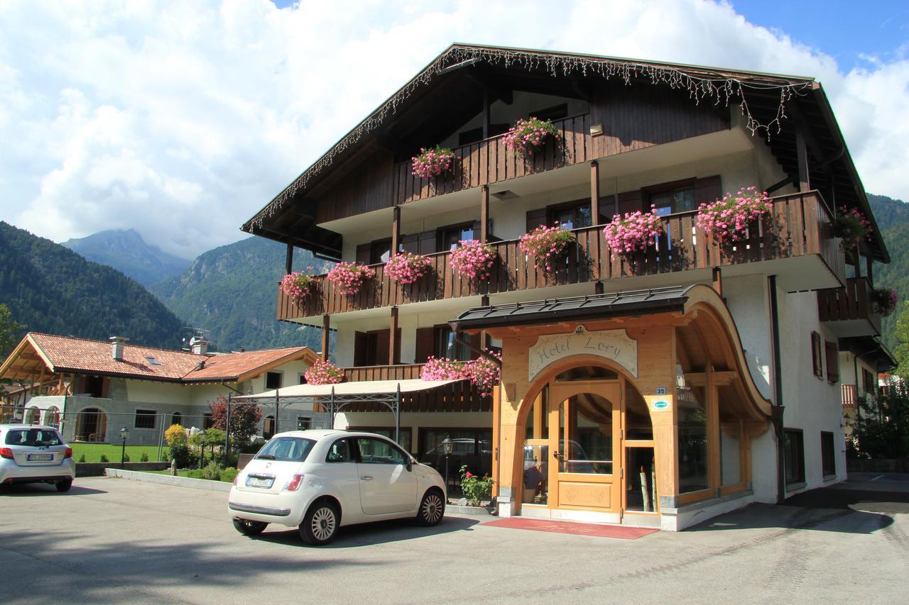 Hotel Lory Pinzolo Exterior photo