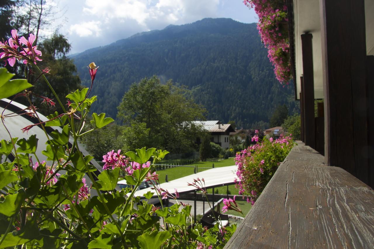 Hotel Lory Pinzolo Exterior photo